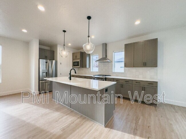 Building Photo - 331 S 680 W