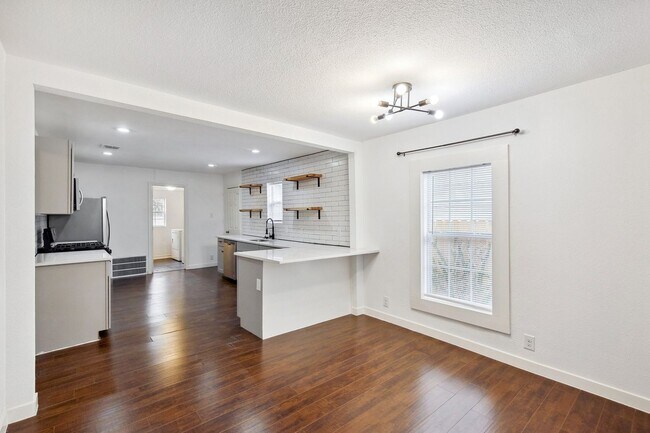 Building Photo - 3 Bedroom Single Family Home in San Antonio