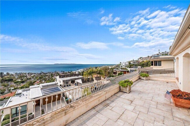 Building Photo - 1060 Skyline Dr