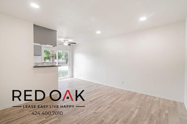 Primary Photo - 7350 Hazeltine Ave