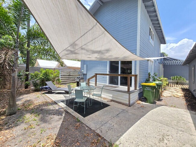 Building Photo - 818 Windsor Dr