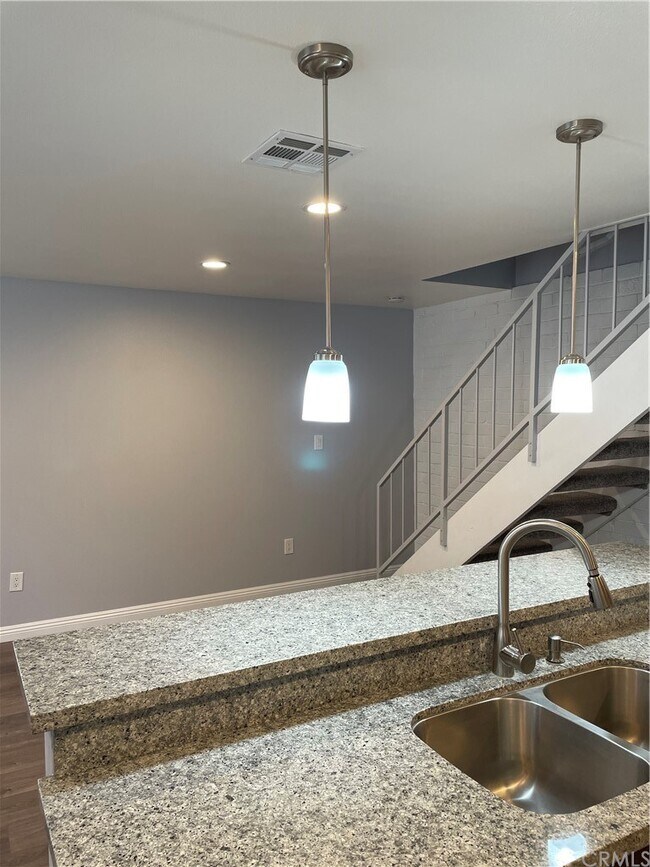 Building Photo - 139 Sinclair Ave