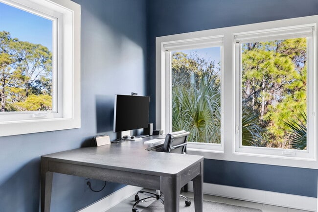 Building Photo - 508 E Huron Ave