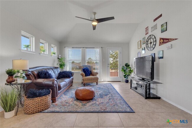 Building Photo - 425 Spiny Lizard Ln