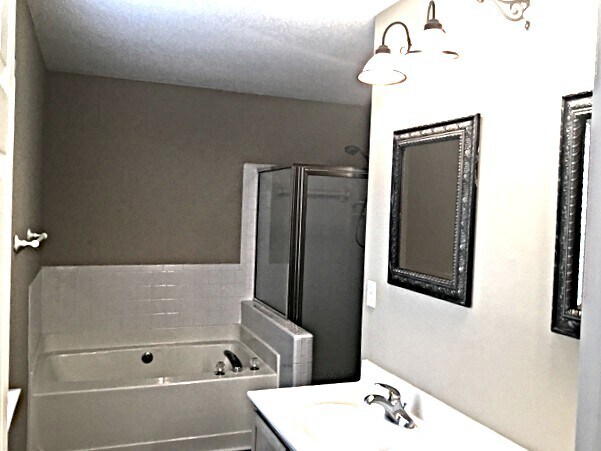 Building Photo - 12719 Diamond Dr