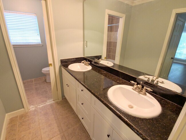 Building Photo - 139 Haversham Dr