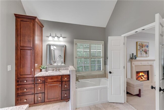 Building Photo - 4669 Ashford Club Dr