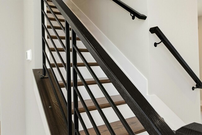 Building Photo - 521 Coolmore Ct