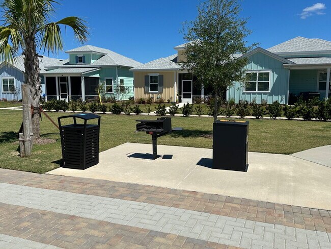 Building Photo - Margaritaville Two Bedroom Fully Furnished Home!