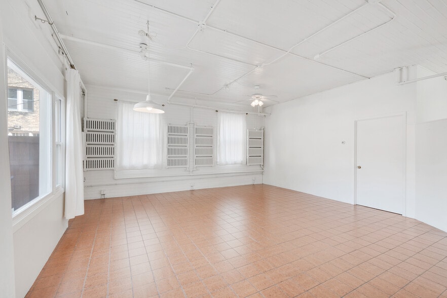 Bright Open Space - 911 Lincoln Ave