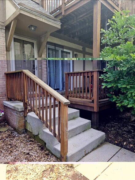 Building Photo - 44900 Bayview Dr