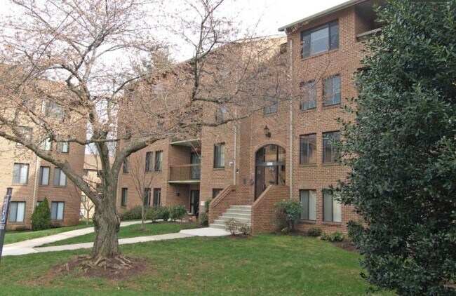 Building Photo - 11305 Commonwealth Dr