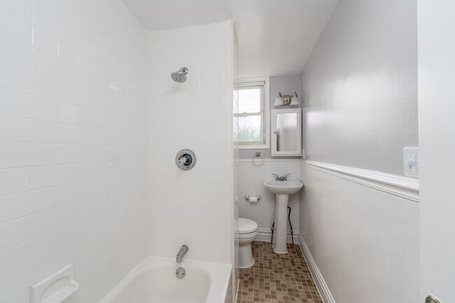 Building Photo - 737 E 37th St
