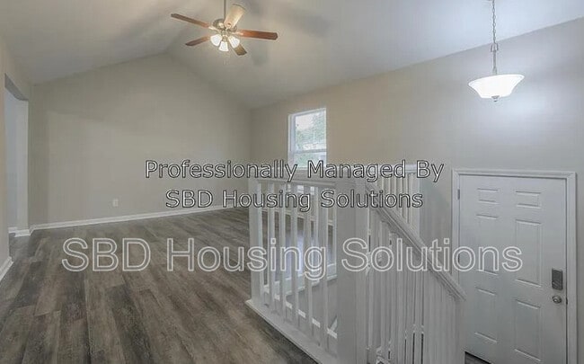 Building Photo - 10325 Smalley Ave