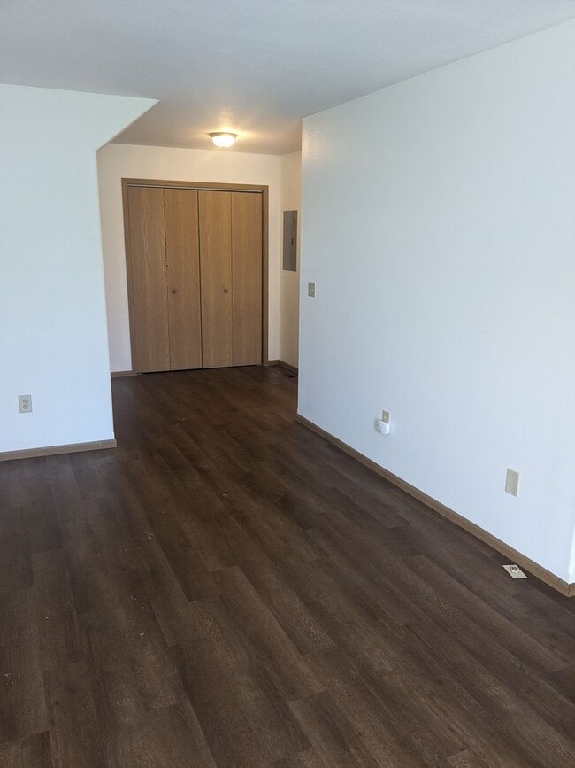 Building Photo - 3 Bedroom 1.5 Bathroom 4plex