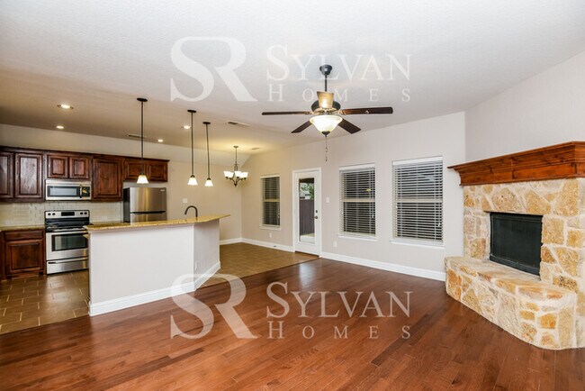 Building Photo - Prepare to be impressed by this 4bedroom, 2.5 bathroom home