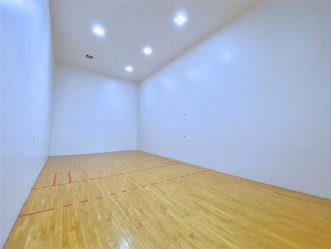 Building Photo - 511 SE 5 Ave