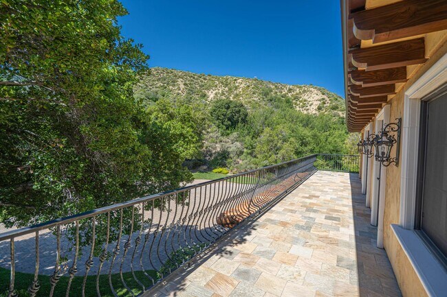 Building Photo - Private 5 Bedroom Estate for Rent in Santa...