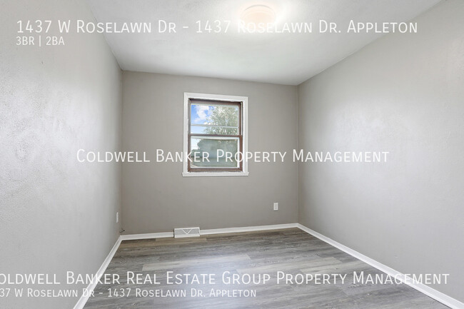 Building Photo - 1437 W Roselawn Dr