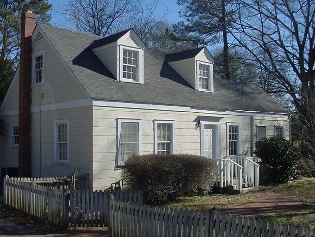 Building Photo - 3 BR, 2 BA House