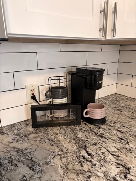 Building Photo - 846 Lafayette Ave NE