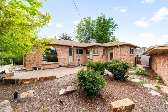 Building Photo - 4BD, 3BA Park Hill Home with Yard and 2-Car Garage