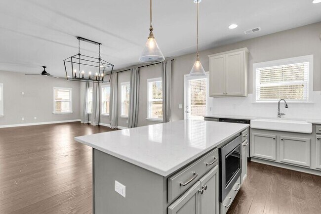 Building Photo - 1624 Shady Pine Rd