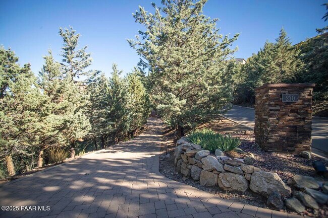 Building Photo - 270 Long