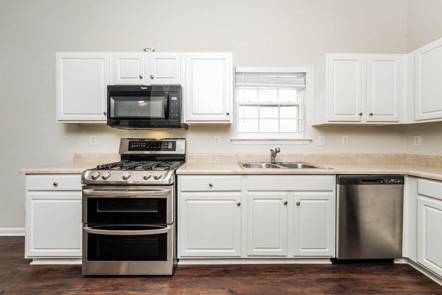 Building Photo - 1122 Alysum Ave SE