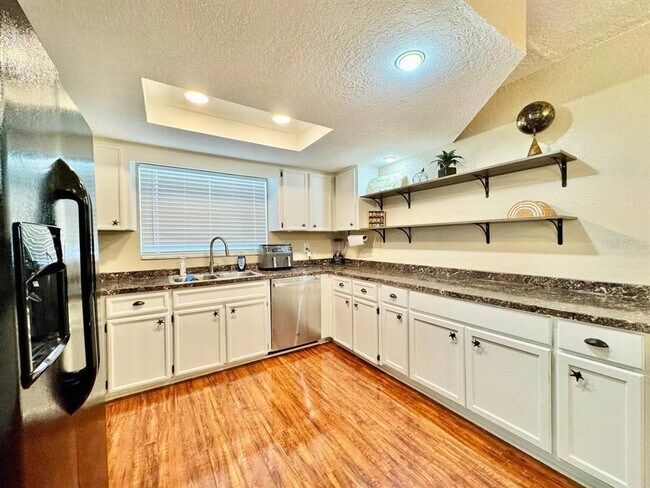 Building Photo - 8134 Winthrop Dr