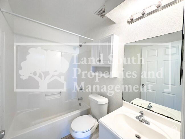 Building Photo - 5863 Charlton Dr