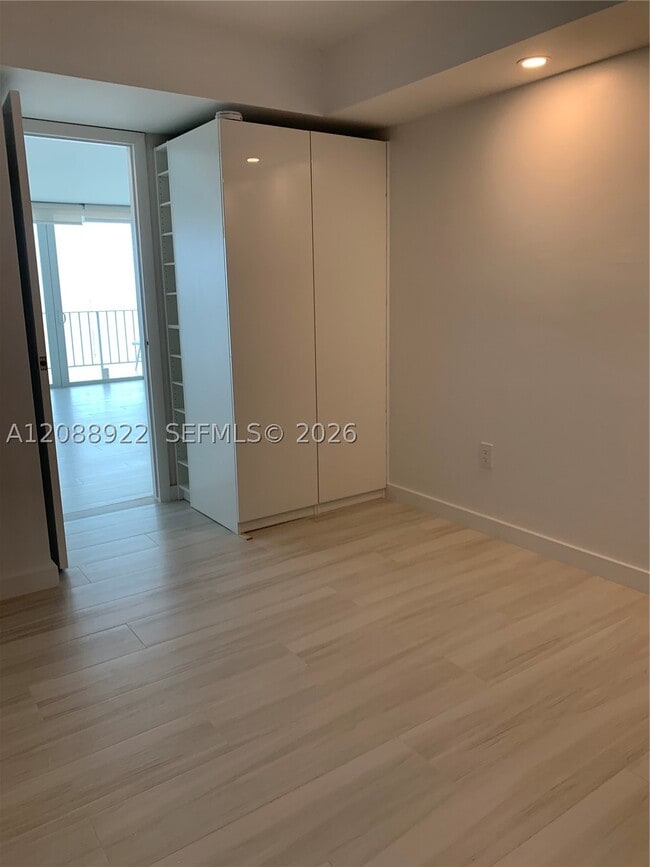 Building Photo - 881 Ocean Dr