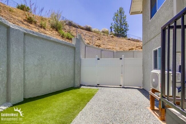 Building Photo - Newly Renovated 2Bdm 1Ba Apartment ADU Loc...