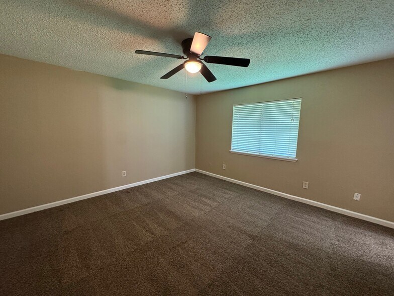 Building Photo - 17519 Poppy Trails Ln