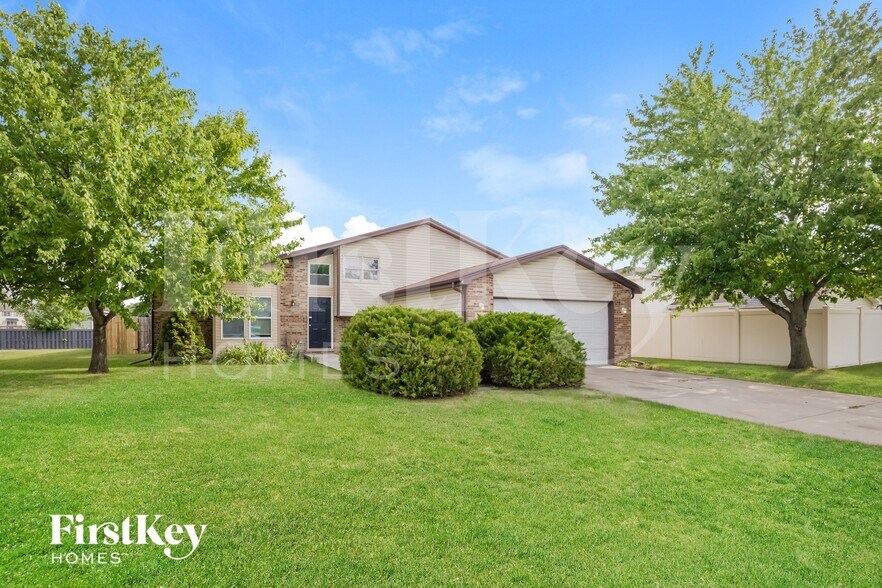 Building Photo - 2416 Waterford Dr