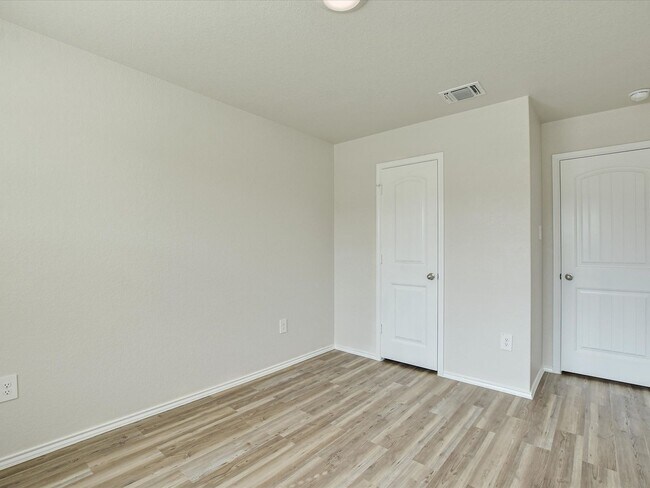 Building Photo - NEW LUXURY VINYL FLOORING IN ALL ROOMS - 3...