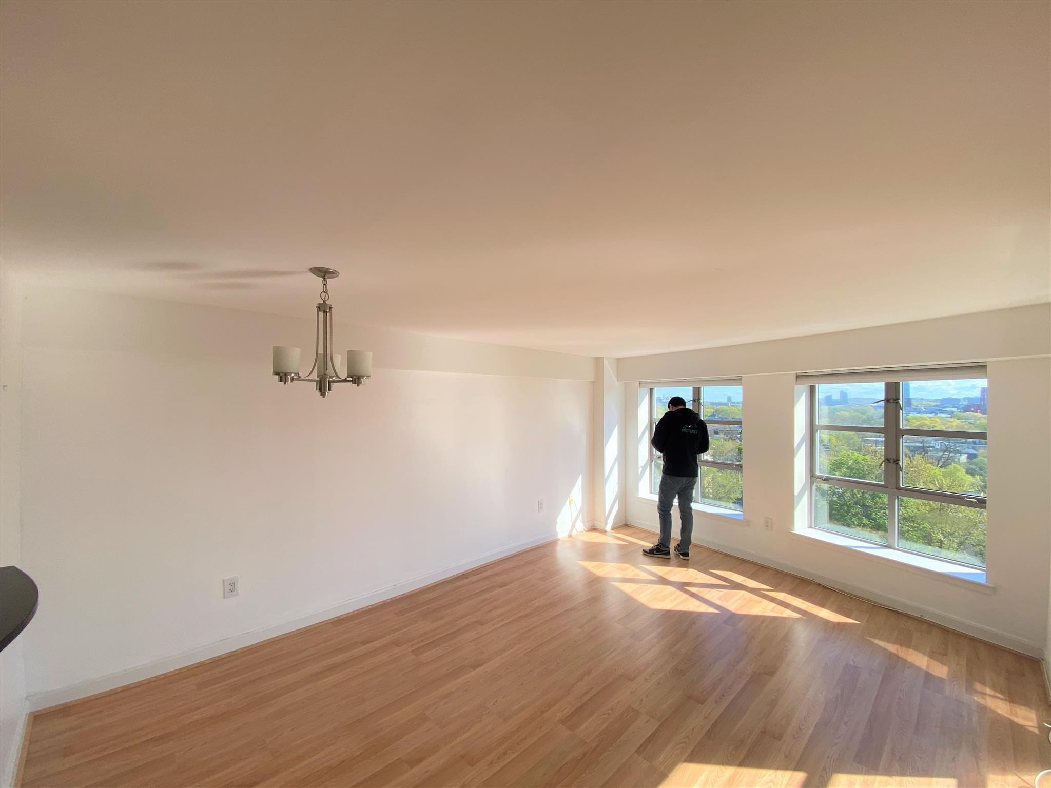 Building Photo - 931 Massachusetts Ave