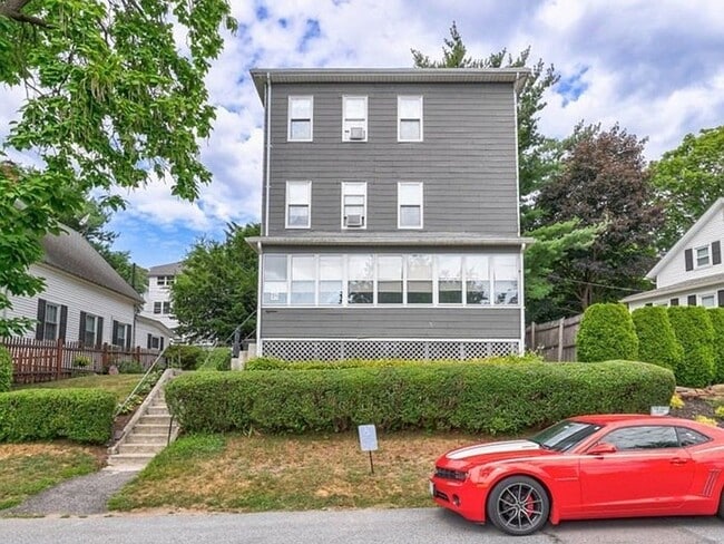 Primary Photo - 18 Burton St