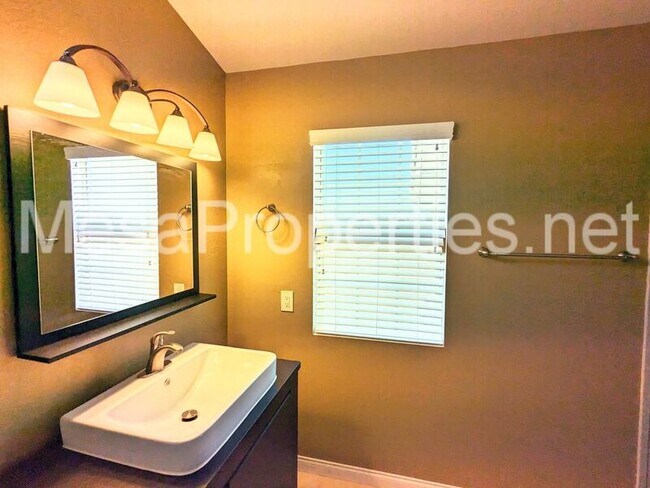 Building Photo - 14747 Amber Ct