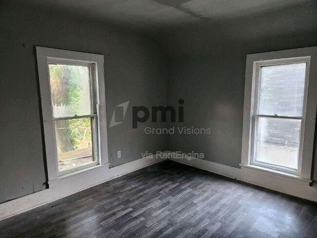 Building Photo - 461 E Garfield Ave