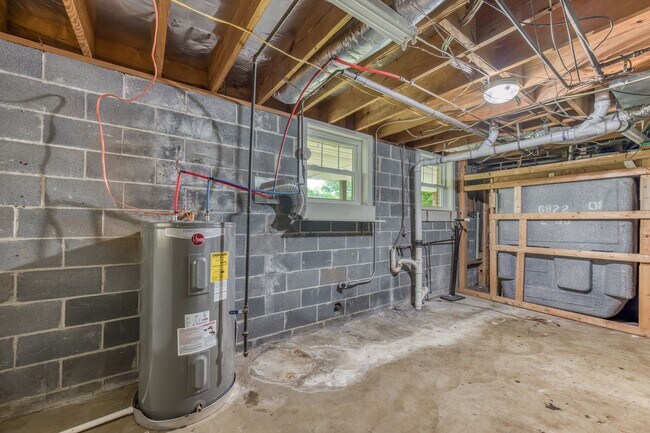 Building Photo - 2301 Old Lewis Rd