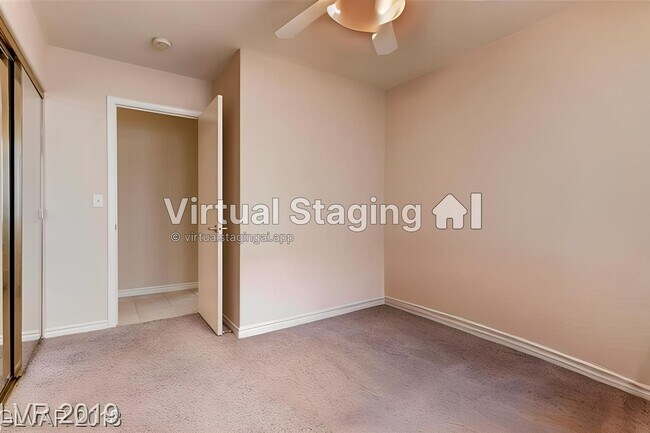 Building Photo - Renovated One Story NW Homes. Laminate Wood and Tile Flooring Throughout