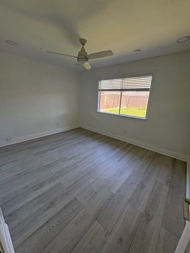 Building Photo - 3723 Westmeadow Dr