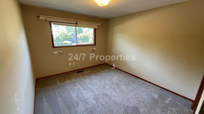Building Photo - 2024-1130MF