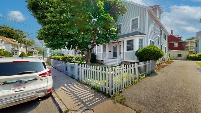 Building Photo - 23 Holman St