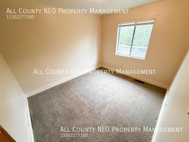 Building Photo - 429 Sullivan Ave