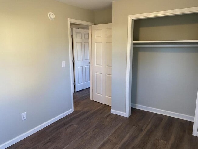 Building Photo - 115 Dogwood