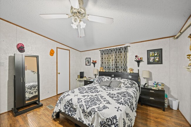 Building Photo - 806 Co Rd 2112