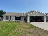 Building Photo - AVAILABLE SOON! - Great Rancher in Manhatt...