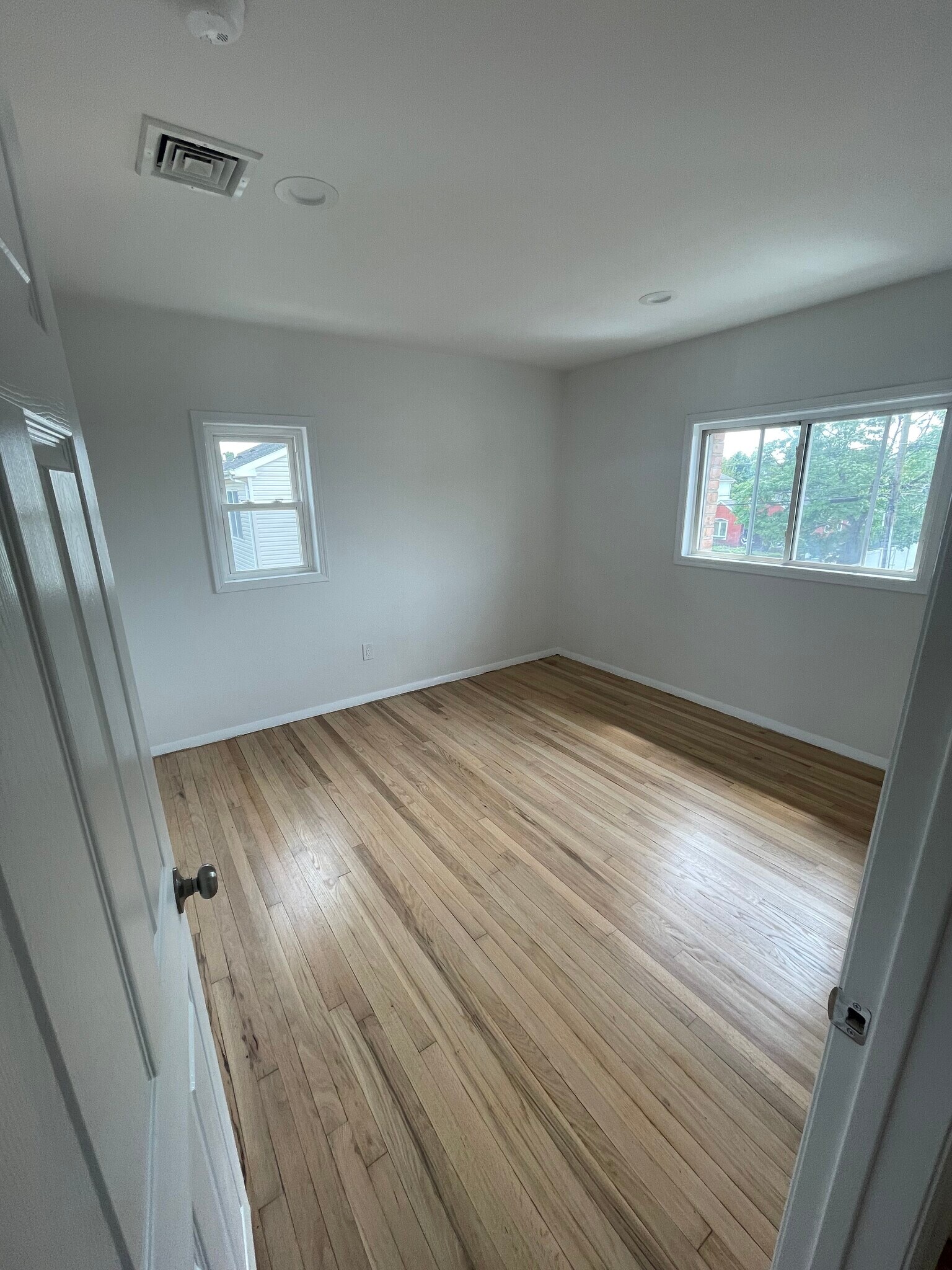 Building Photo - 2572 Merrick Rd